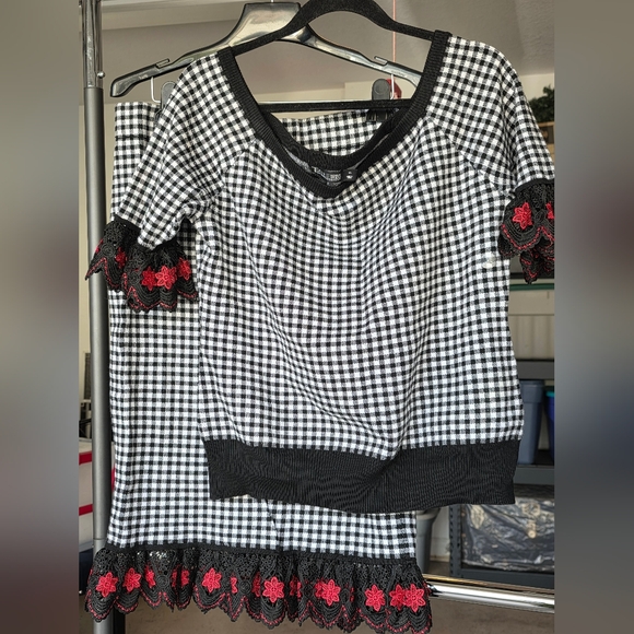 7th avenue Dresses & Skirts - 7th Avenue 2 Piece Black and White Gingham Top with Red Floral Accents Skirt Set